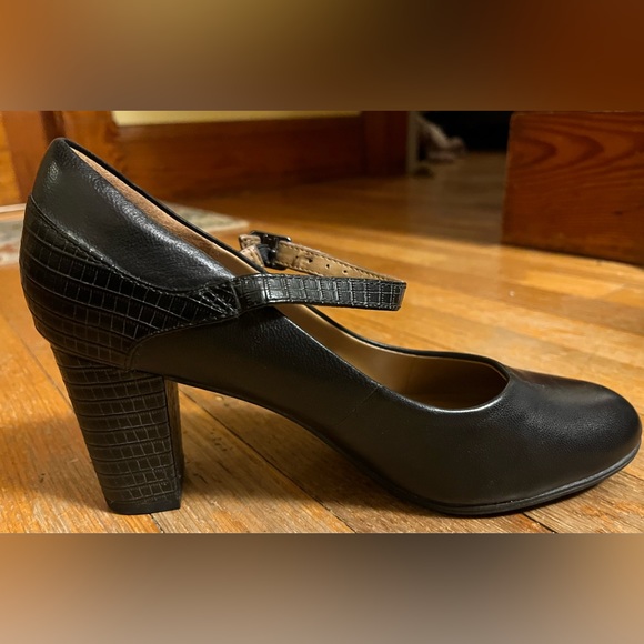 Clarks women’s Mary Jane shoes size 8.5 black leather - Picture 3 of 7